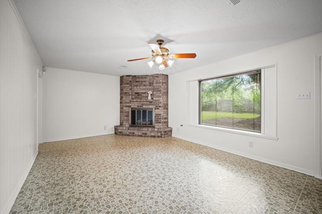5619 Sheraton Oaks Drive, Houston, TX 77091
