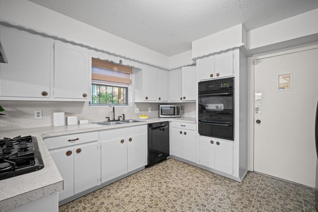 5619 Sheraton Oaks Drive, Houston, TX 77091