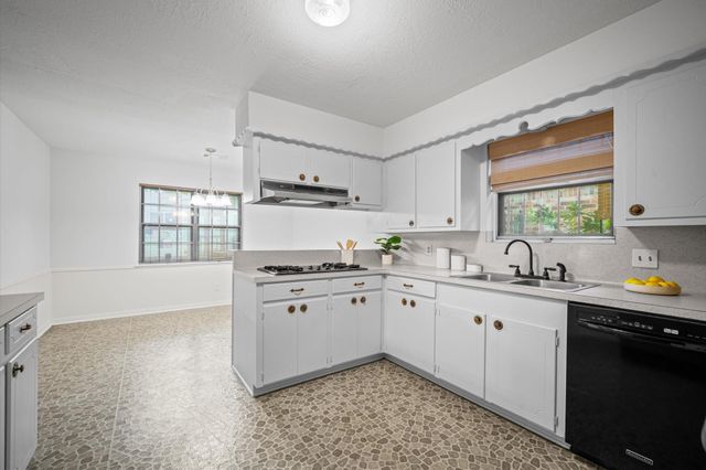 5619 Sheraton Oaks Drive, Houston, TX 77091