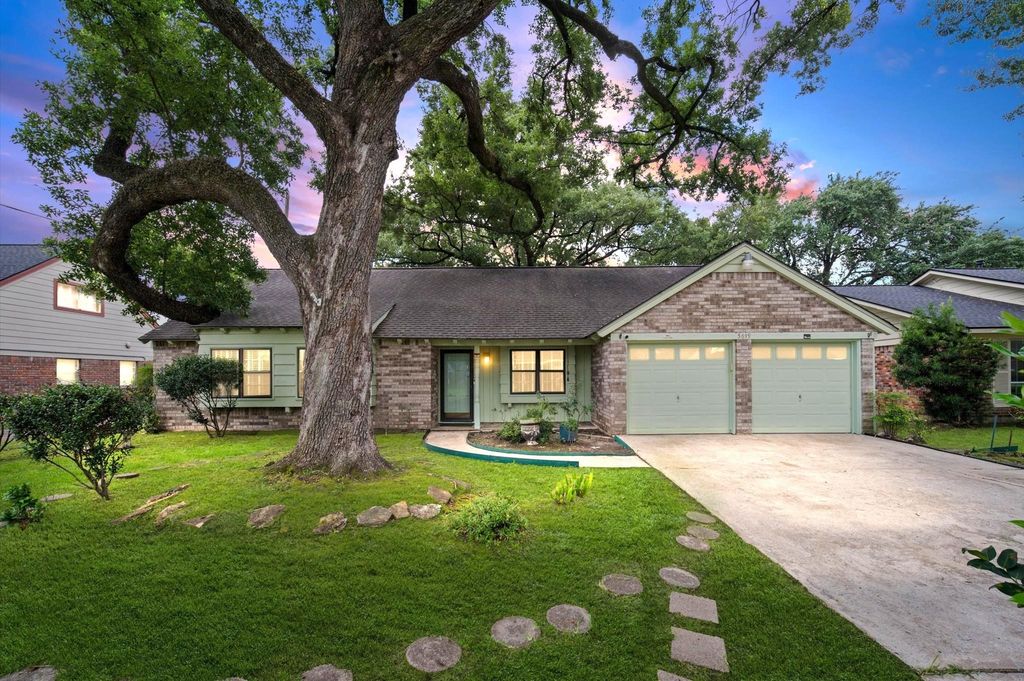 5619 Sheraton Oaks Drive, Houston, TX 77091