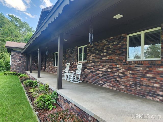 1005 Eleventh Avenue, Houghton, MI 49931