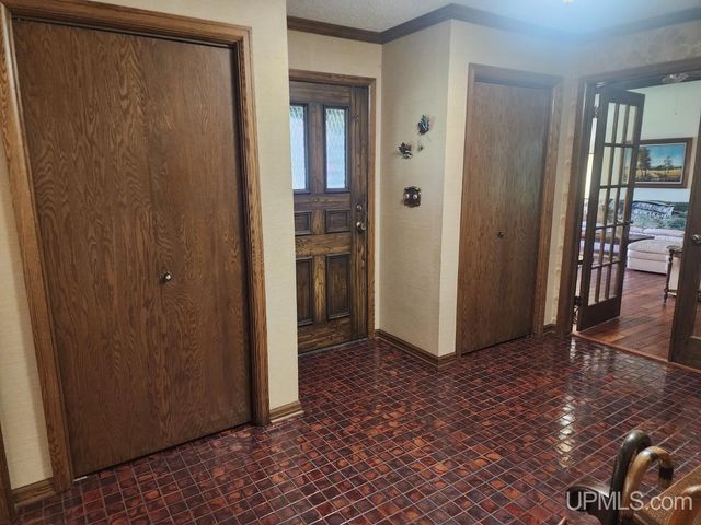 1005 Eleventh Avenue, Houghton, MI 49931