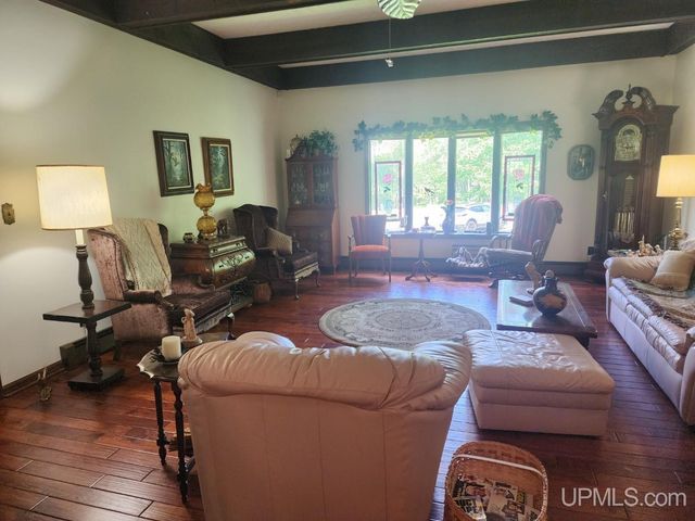 1005 Eleventh Avenue, Houghton, MI 49931