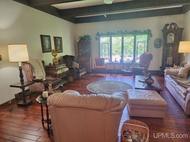 1005 Eleventh Avenue, Houghton, MI 49931