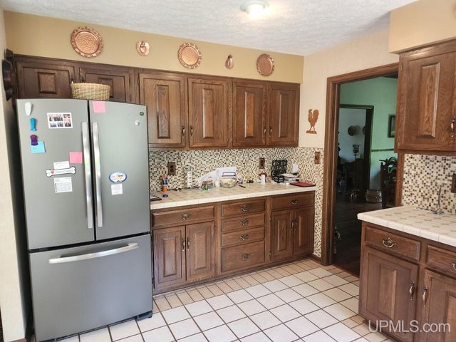 1005 Eleventh Avenue, Houghton, MI 49931