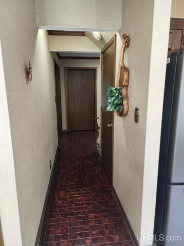 1005 Eleventh Avenue, Houghton, MI 49931