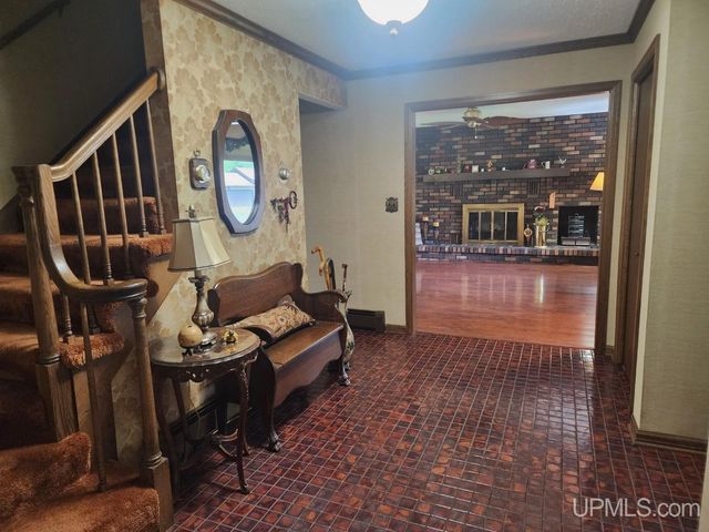 1005 Eleventh Avenue, Houghton, MI 49931