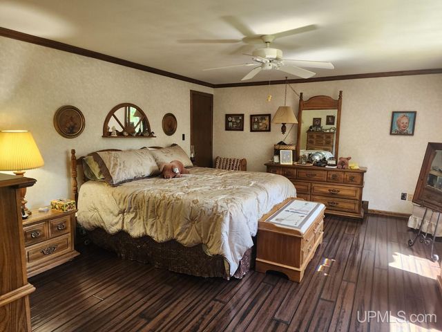 1005 Eleventh Avenue, Houghton, MI 49931