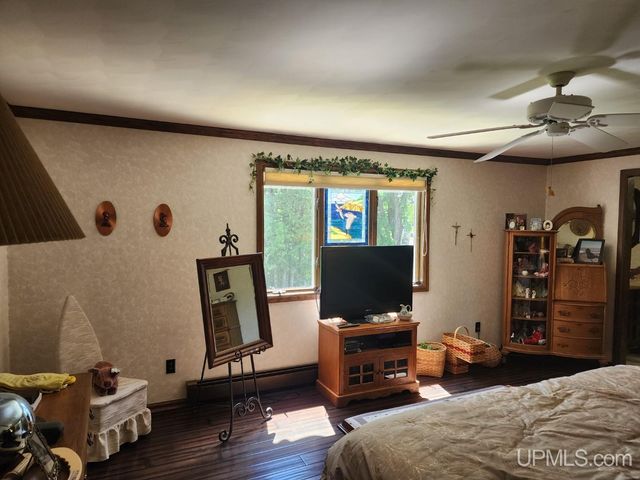 1005 Eleventh Avenue, Houghton, MI 49931