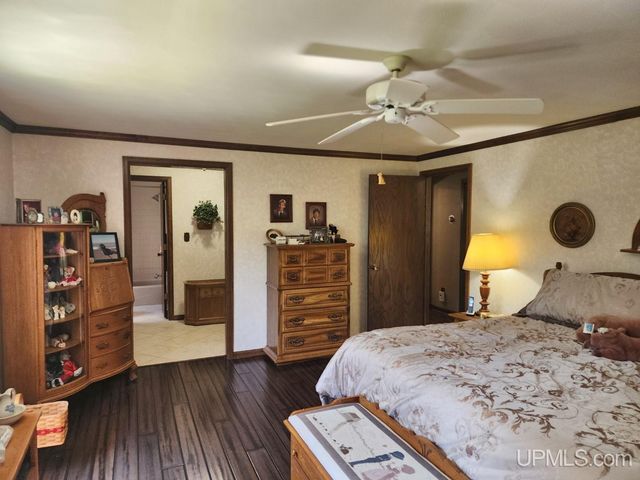 1005 Eleventh Avenue, Houghton, MI 49931