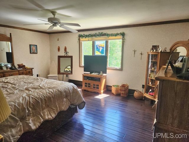 1005 Eleventh Avenue, Houghton, MI 49931