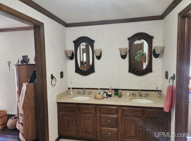 1005 Eleventh Avenue, Houghton, MI 49931