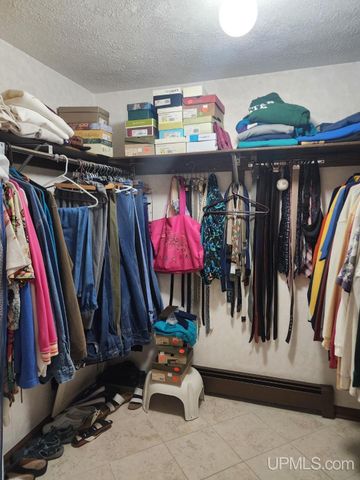 1005 Eleventh Avenue, Houghton, MI 49931