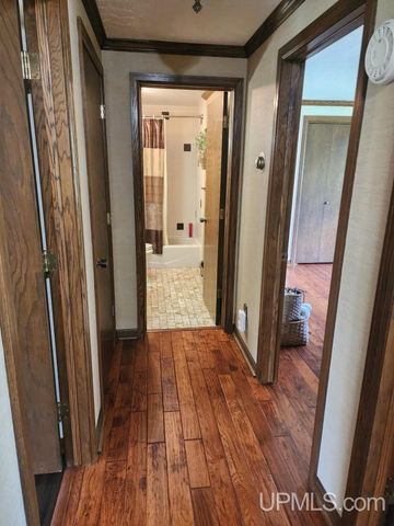 1005 Eleventh Avenue, Houghton, MI 49931