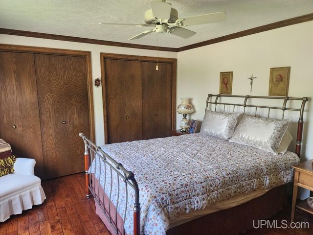 1005 Eleventh Avenue, Houghton, MI 49931