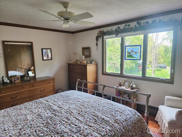 1005 Eleventh Avenue, Houghton, MI 49931