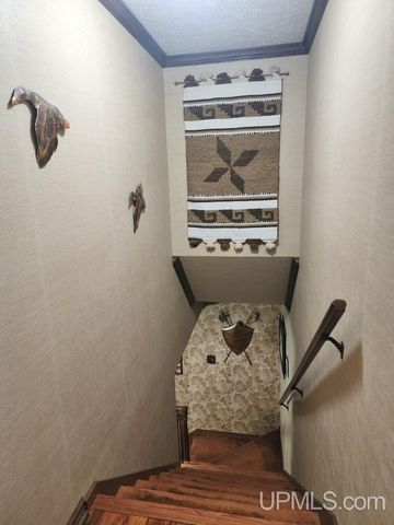 1005 Eleventh Avenue, Houghton, MI 49931