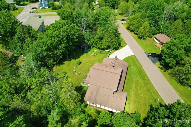 1005 Eleventh Avenue, Houghton, MI 49931