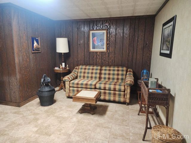 1005 Eleventh Avenue, Houghton, MI 49931