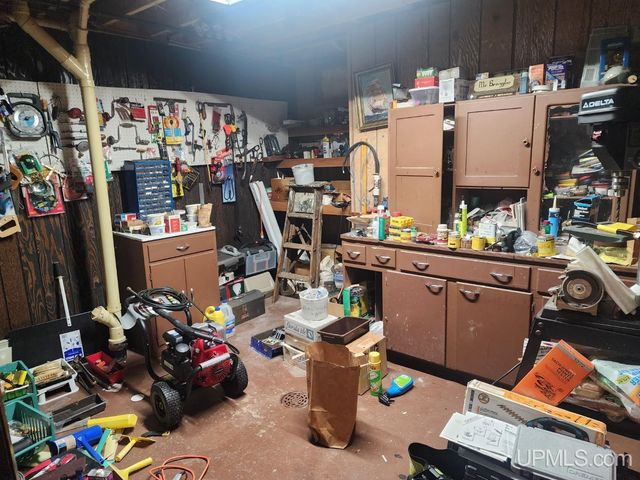 1005 Eleventh Avenue, Houghton, MI 49931