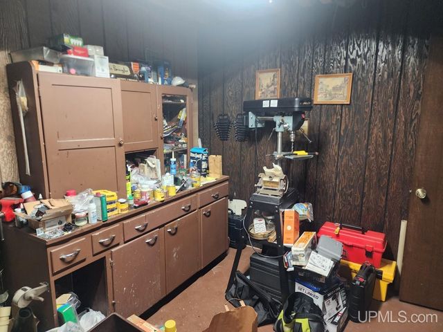 1005 Eleventh Avenue, Houghton, MI 49931