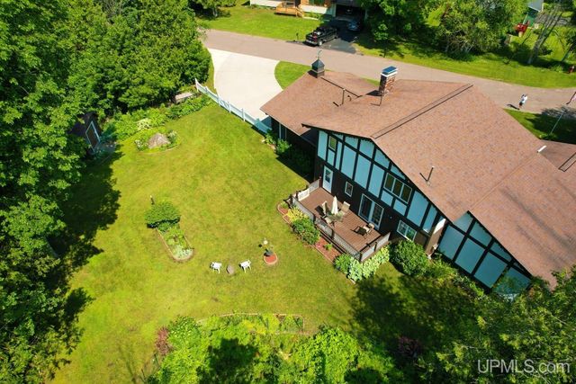 1005 Eleventh Avenue, Houghton, MI 49931