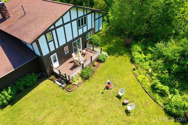 1005 Eleventh Avenue, Houghton, MI 49931