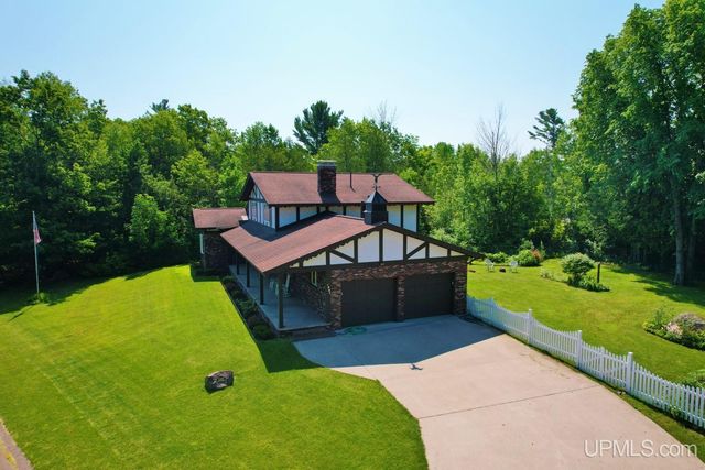 1005 Eleventh Avenue, Houghton, MI 49931