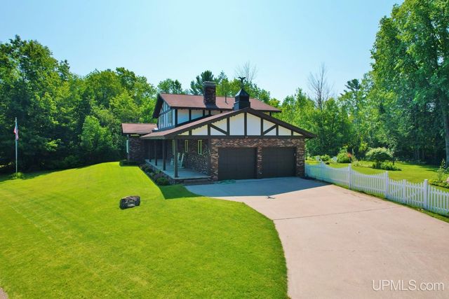 1005 Eleventh Avenue, Houghton, MI 49931