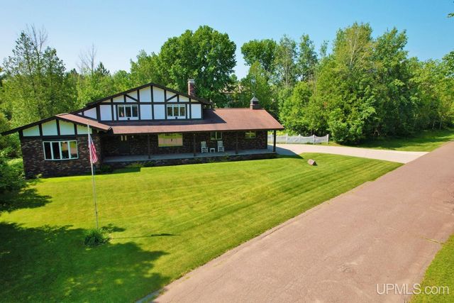 1005 Eleventh Avenue, Houghton, MI 49931