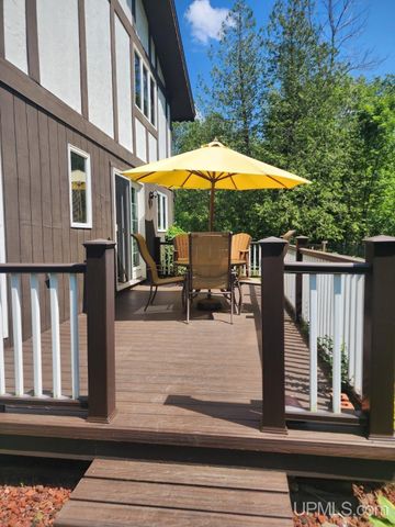 1005 Eleventh Avenue, Houghton, MI 49931