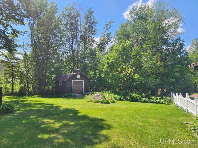 1005 Eleventh Avenue, Houghton, MI 49931