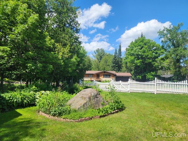 1005 Eleventh Avenue, Houghton, MI 49931