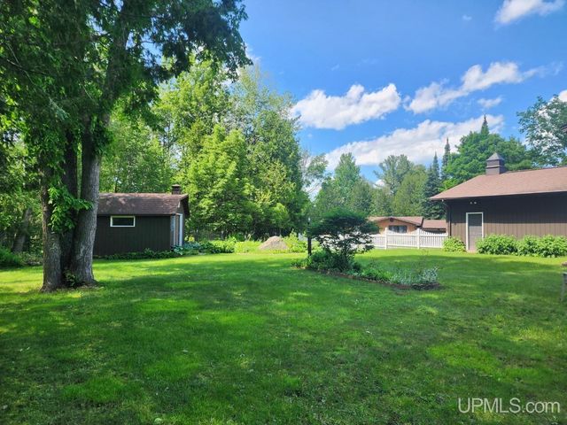 1005 Eleventh Avenue, Houghton, MI 49931