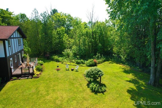 1005 Eleventh Avenue, Houghton, MI 49931