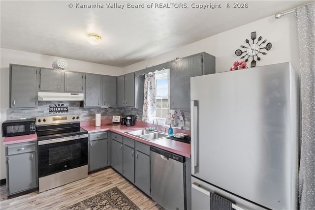 729 Daverton Road, South Charleston, WV 25303