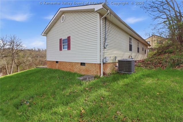 729 Daverton Road, South Charleston, WV 25303
