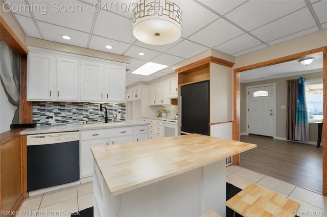 26414 Waldorf Street, Roseville, MI 48066