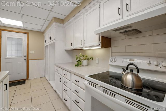 26414 Waldorf Street, Roseville, MI 48066