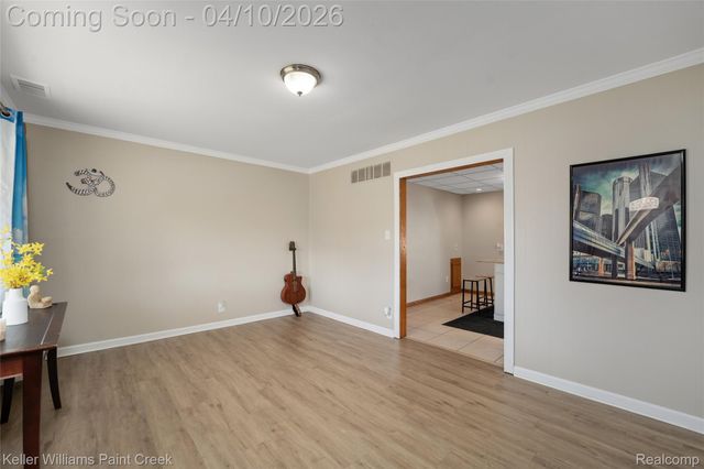 26414 Waldorf Street, Roseville, MI 48066