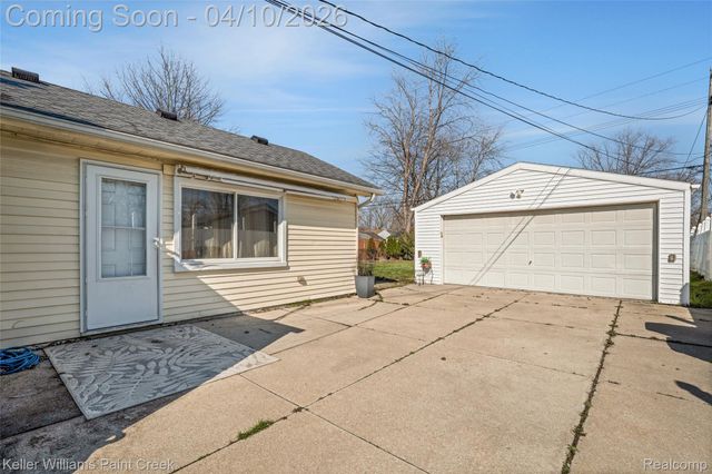 26414 Waldorf Street, Roseville, MI 48066