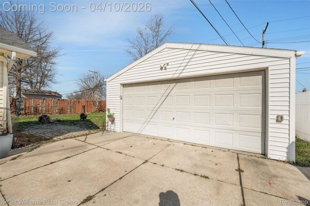 26414 Waldorf Street, Roseville, MI 48066