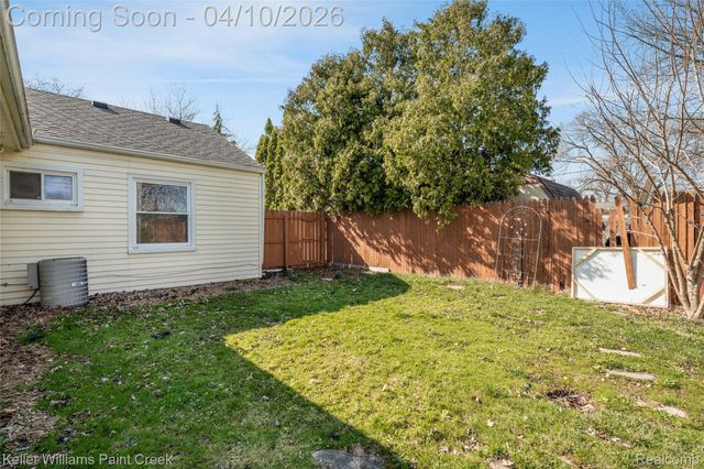 26414 Waldorf Street, Roseville, MI 48066