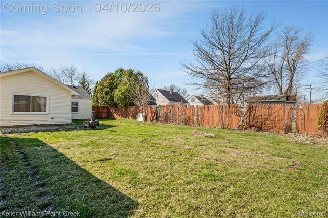 26414 Waldorf Street, Roseville, MI 48066