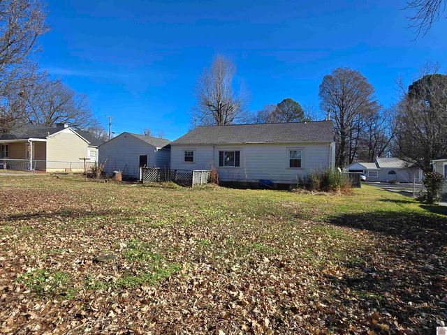 815 S 1st Street, Mayfield, KY 42066