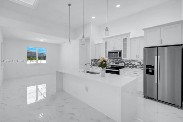 3923 NW 38TH ST, Cape Coral, FL 33993