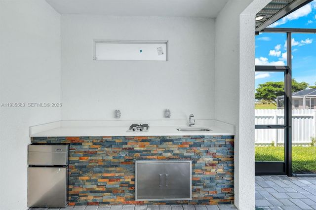 3923 NW 38TH ST, Cape Coral, FL 33993