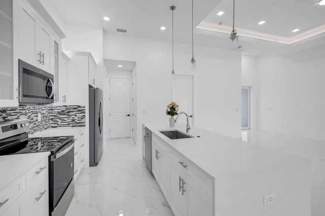 3923 NW 38TH ST, Cape Coral, FL 33993