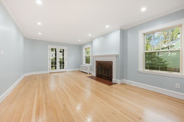 320 Quinobequin Rd, Newton, MA 02468