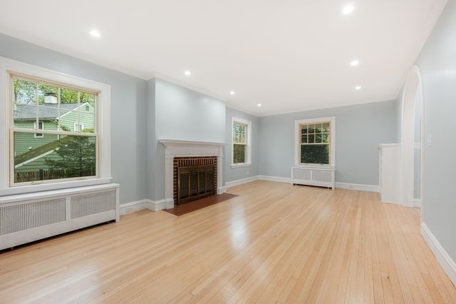 320 Quinobequin Rd, Newton, MA 02468